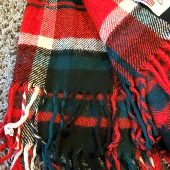 TROY Leisure Plaid Blanket - Picture 2 of 3